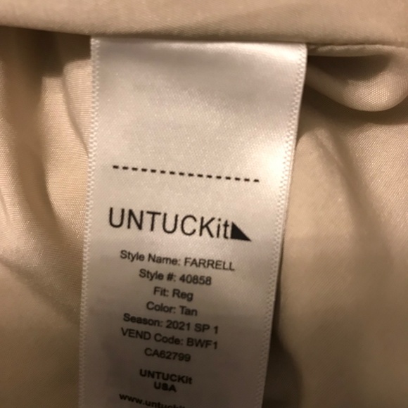 Untuckit brand, for her. jacket/trench style. Medium. Tan with button and belt - Picture 4 of 10